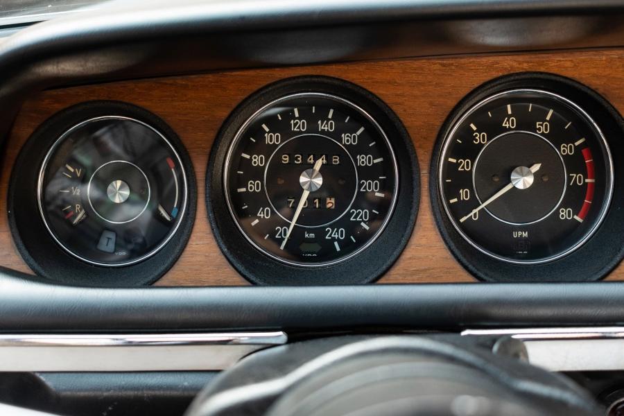Панель приборов BMW 3.0 CSL (E9) 1972 года  (фото 49 из 115)